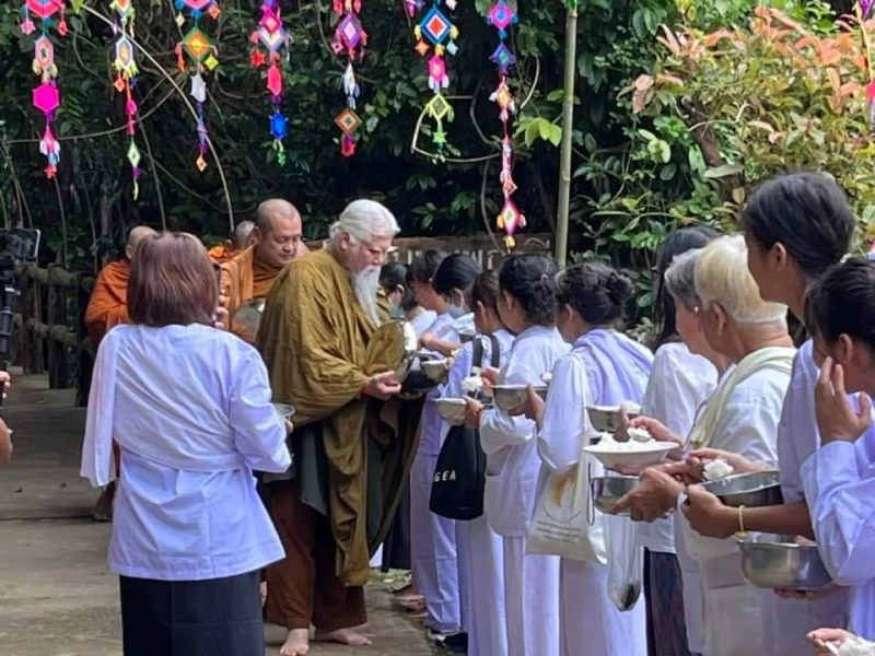 กาลเวลาย่อมกลืนสรรพสิ่ง และตัวมันเองด้วย เราจึงอย่าได้ประมาท เพราะวันเวลามันผ่านไปรวดเร็ว อะไรที่พอทำได้ ปฏิบัติได้ ก็ให้ลงมือทำ และก็ไม่ผลัดวันประกันพรุ่ง เพราะเดี๋ยวจะสายเกินไป
