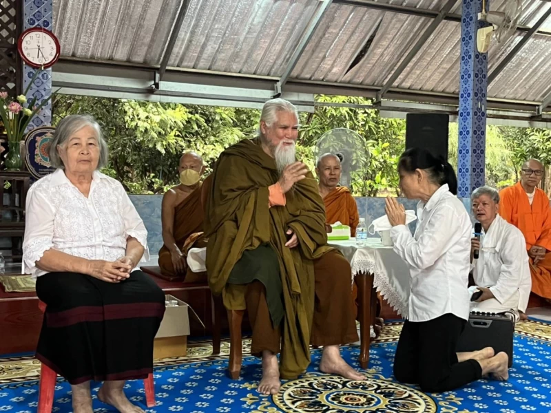 ตั้งจิตรปราถนาาที่จะให้อภัยทุกคนรอบข้างรวมถึงสรรพชีวิตจืตวิญญาณทั้งหลาย จงตั้งใจที่จะให้ในสิ่งที่ท่านไม่เคยให้มาก่อน และจงพัฒนา ความเมตตา กรุณาของเราให้มากขึ้นเรื่อย ๆ พระอาจารย์ยันตระ อมโร วัดป่าพญาลิไทยอ.ศรีสัชนาลัย จ.สุโขทัย