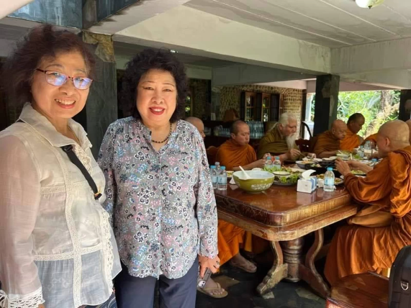 ปฏิบัติธรรมเพื่อความไม่เอาอะไร คำพูดทุกคำ ภาษาทุกภาษา ธรรมะทุกสิ่ง ไม่ใช่ของใครเป็นของกลางมีคนใช้มาก่อน เป็นของธรรมชาติ  เอาไปใช้เป็นสื่อธรรมะด้วยความเมตตาและปัญญาด้วยความบริสุทธิ์ใจเถิด