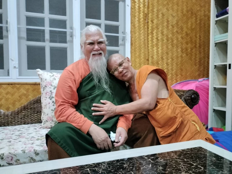 พระอาจารย์ยันตระ อมโรภิกขุ ท่านพระเฉลิม กตบุญโญ (ผ้าขาวติดตาม) ที่ซึ่งจิตใจใสบริสุทธิ์และซื่อสัตย์ กตัญญู กตเวที เป็นอีกท่านหนึ่งที่ท่านพระอาจารย์ยันตระไว้วางใจที่สุด