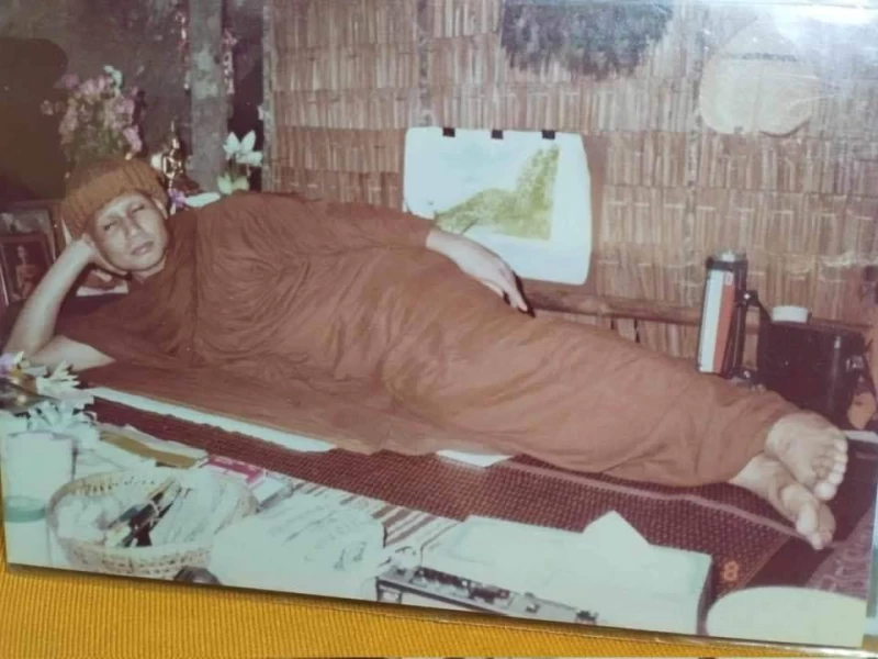 ผู้ทรงอริยคุณ ตื่นเบิกบานในธรรม ท่านที่ประพฤติดีแล้วในจิต กาย วาจาใจ ตลอดกาลนาน.น้อมวันทาส่งรูปภาพพระอาจารย์ ในวาระการเดินทางนี้ครับผม น้อมด้วยเกล้า พระมหาผล