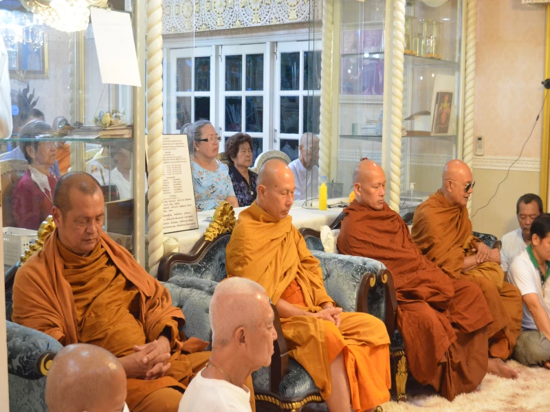 ก้าวไป ๆ ๆ มิท้อถ้อยด้วยคุณธรรม ความดีงามและจงมั่นใจทางที่เราจะดำเนินแม้จะไกลหรือยากลำบากปานใดก็ตามพร้อมด้วยศีลและสติอันสุขุมความหวังของเรายังรอคอย