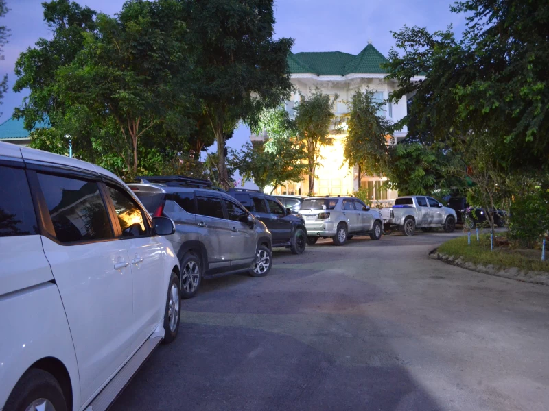 ดูกายก็จะเห็นจิต ดูความคิดก็จะเห็นธรรม.