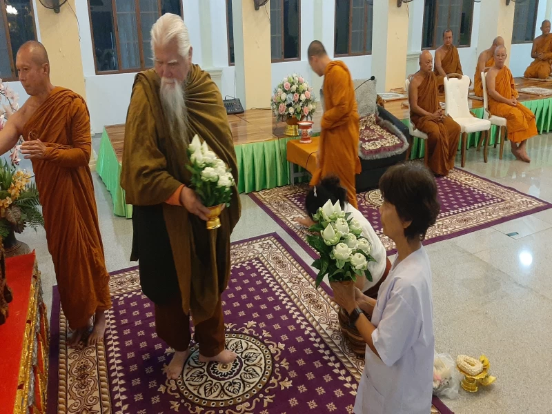 สาระธรรมเพื่อความพ้นทุกข์ น้อมระลึกถึงคุณมารดา บิดา จงน้อมนำคุณธรรมแห่งความรัก ความเมตตาและปัญญาที่ได้รับจากมารดาและบิดามารวมลงในจิตในใจของเรา