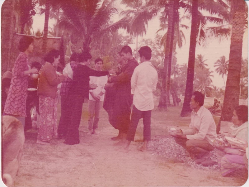 *  สภาวธรรม * เมฆขาวกับนกกระสาหม่นเหล่านั้น มันเป็นสหายกันและกัน มันตอบอย่างสุภาพอ่อนโยนว่า คือลมอันโชยเย็น และจันทร์เพ็ญคืนกระจ่าง แม้คืนเวลาจะผ่านไป ก็มิมีสิ่งใดมาทำให้ว้าวุ่นหวั่นไหว