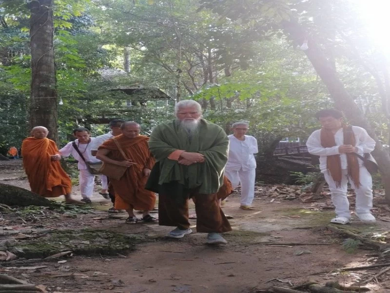 ติดสุข ไม่หลุดทุกข์