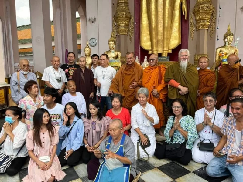 ไม่มีหายนะใดยิ่งใหญ่กว่าความไม่รู้จักพอ ไม่มีภัยพิบัติใดยิ่งใหญ่กว่าความโลภ ดังนั้นจงทำความรู้จักพอให้ได้ ความพอนั้นจะทำให้มีพอตลอดชีวิต.