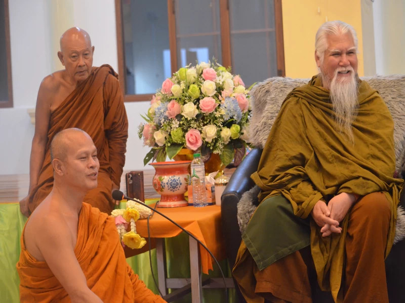 สว่างตาด้วยเเสงไฟ สว่างใจด้วยแสงธรรม