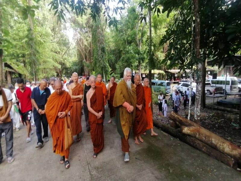 จิตรหนึ่งย่อมท่องไปได้ทั่วจักรวาล และท้ายที่สุด มิได้ไปไหนเลย เป็นสภาพดำรงอยู่นิรันดร อดีตเป็นสัญญา อนาคตเป็นสังขาร ปัจจุบันเป็นเวทนา  ตัดอดีตหยุดอนาคต จดจ่ออยู่กับปัจจุบัน รู้ทันอารมณ์ ย่อมไม่ตกจมอยู่กับทุกข์