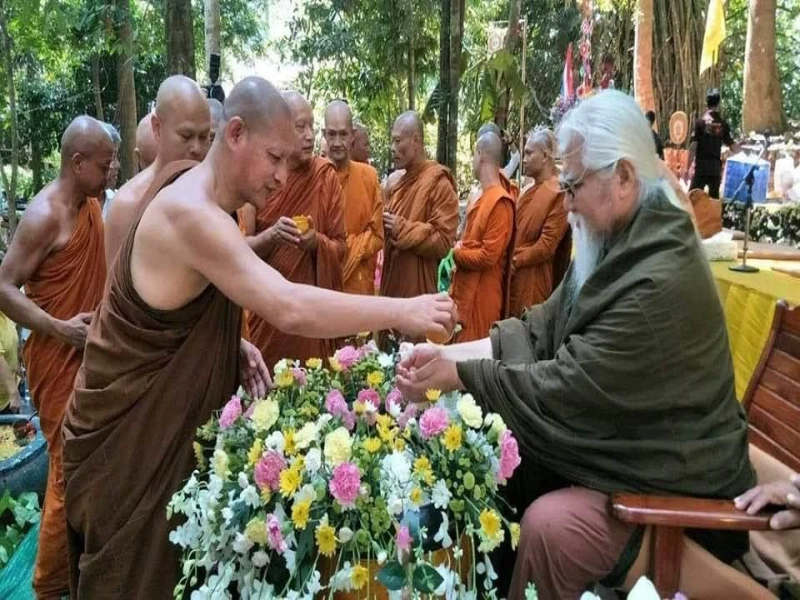รู้หนึ่ง    รู้หนึ่งให้ซึ้งจิตเย็นสนิท ธรรมหนึ่งนั่นสติสัมปชัญญะหนึ่งเดียวกัน  สว่างพลันรักษาตัวสื้นมัวเมา___ ควรพิจารณา