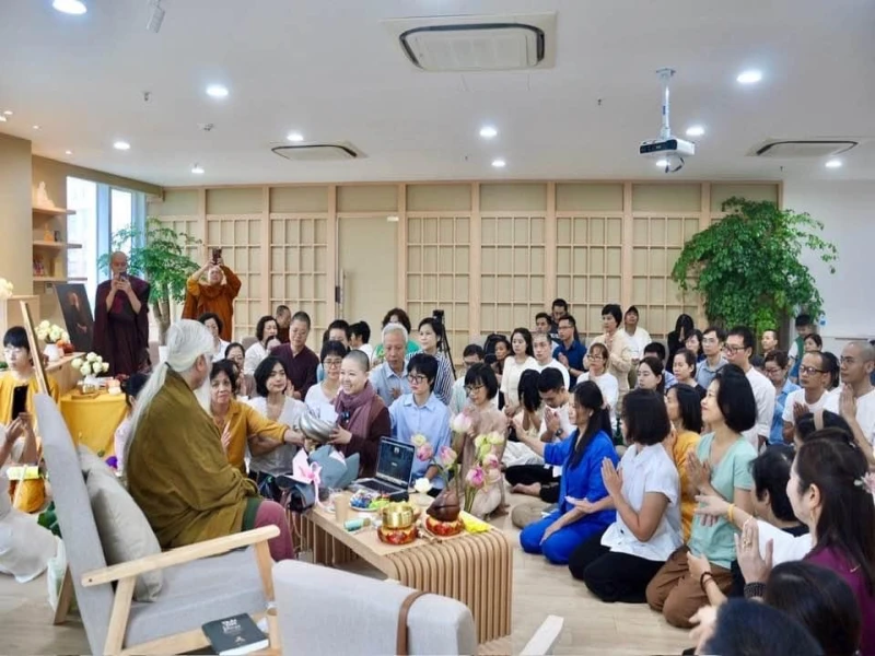 เรามีสองชีวิต ชีวิตจริงกับชีวิตปลอม ชีวิตปลอมคือ ปรุง ราคะ โทสะ โมหะ ชีวิตจริงคือ ความสมบูรณ์ของวิญญาณ ที่ปราศจาก โทสะ โมหะ ปราศจากความปรุงแต่ง