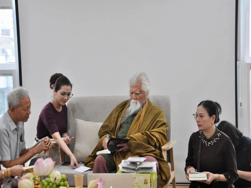 พยายามสวดมนต์ทุกวันทั้งในยามเช้าเย็น และก่อนเข้านอน ให้หายใจเข้าลึก ๆ ยาว ๆ สังเกตุลมหายใจเข้า และออก เราก็จะพบกับความสุข