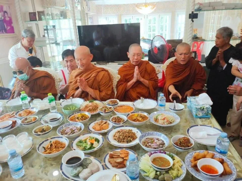 เพราะฉะนั้นขอให้ท่านทั้งหลาย จงหมั่นทำความดีที่เรากระทำบำเพ็ญเถิด ถึงใครไม่รู้ไม่เห็นเราเห็นเอง และเทพเจ้าแห่งฟ้าดินย่อมรู้ เห็น และย่อมประทานพรแด่บุคคลผู้บำเพ็ญโดยไม่ท้อถ้อย ให้อดทนจนถึงที่สุดเถิด