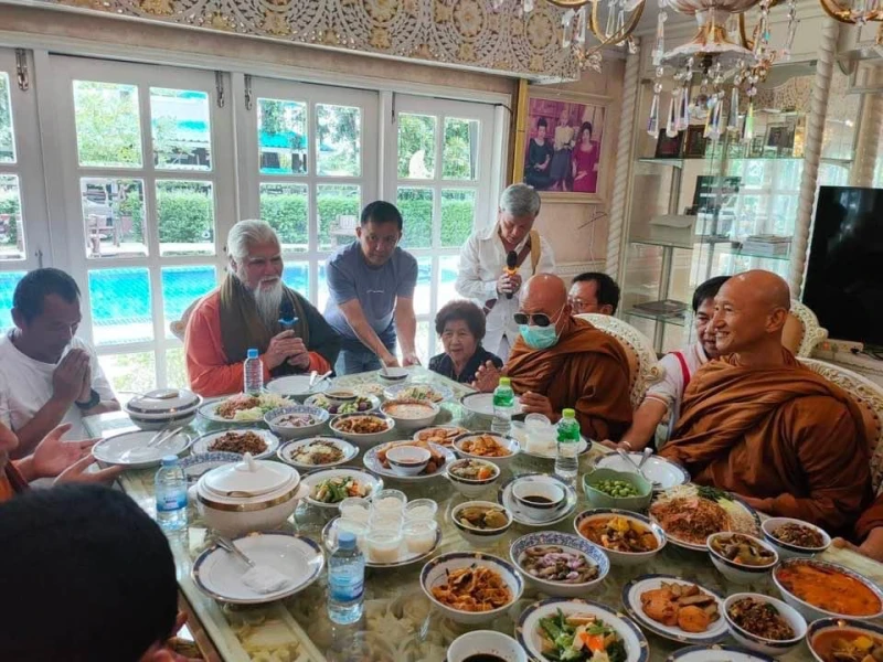 ความอดทนที่เรียกว่า ขันติ นั้น อาจเป็นความขมขืนในเบื้องต้นแต่จะให้ความชื่นชมในบั้นปลาย คนที่อดทนได้ก็จะสบายในที่สุด