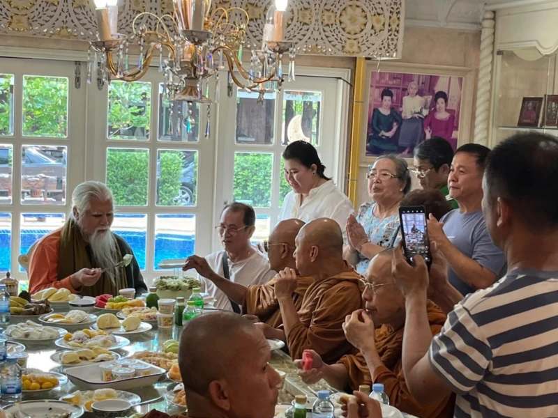 รู้ข้างนอกเป็นสมุทัย รู้ข้างในเป็นมรรค เหมือนหาบ เราเข้าไปแบก หาบมันไม่หนัก คนเข้าไปแบกเป็น " สมุทัย "  พอวางหาบ มันก็เบา เป็น " นิโรธ " อุบายในการปลดหาบ วิธีการปลดหาบ เป็น " มรรค "