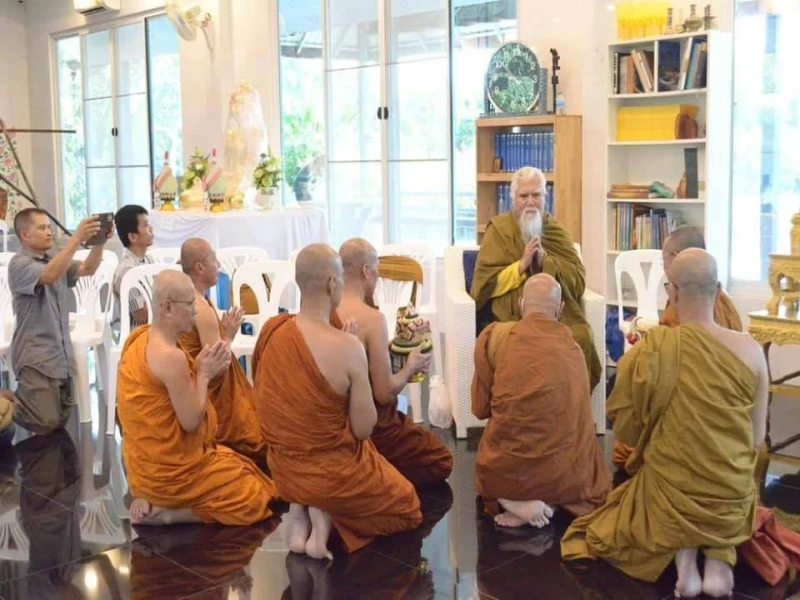 สรุปการปรฏิบัติธรรม มีจนไม่สำคัญ มากน้อยไม่สำคัญ เร็วช้าไม่สำคัญ พยายามให้จิตกับกายนั้นปกติ ปกติ  คือเดินทางไปสู่ความปกติ ปกติเท่าไหร่ นั่นแหล่ะ เรียกว่า ถูกต้องเท่านั้น