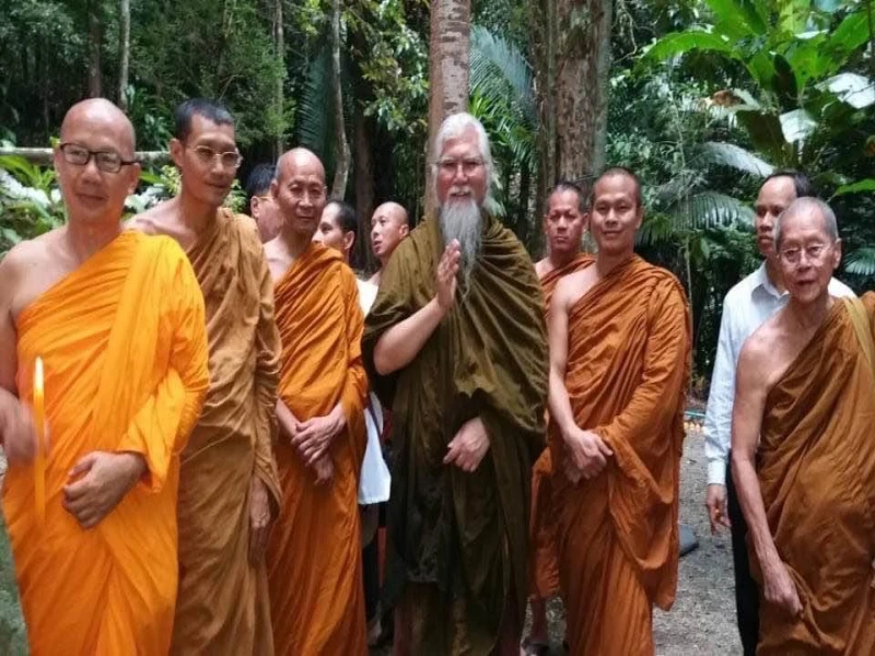 เกีี่ยวข้องโดยไม่ต้องเป็นทุกข์ เกียวข้องโดยไม่ติดข้องและผูกเกี่ยว สัมผัสสัมพันธ์โดยไม่ต้องหลงผูกพันธ์ ดูแลปกครองแต่ไม่หลงยึดครอง เกียวข้องเกื้อกูลไปตามหน้าที่ด้วยธรรม