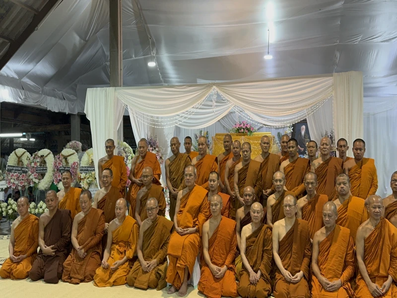 พระอาจารย์ยันตระ อมโรภิกขุ สรีระถึงประเทศไทย เหล่าศิษยานุศิษย์  เข้ากราบสักการะท่านพระอาจารย์