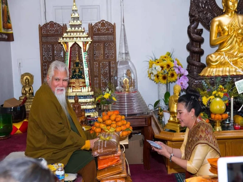 อย่าหลงขลาดหวาดผวา  อย่าสะท้านกับชีวิตที่ไม่มีอะไร เพราะความไม่มีอะไรเป็น  เพราะความไม่มีอะไรเป็นความยิ่งใหญ่