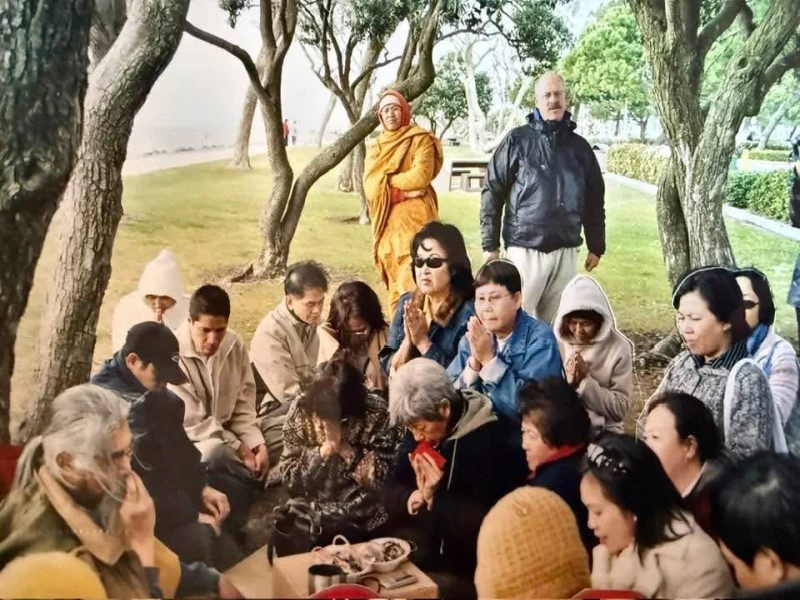 การปฏิบัติธรรม  นั่นคือการเข้าสู่ธรรมชาติแท้  นี่ให้เราดูไปเฉย ๆ แล้วมันบอกเอง... ตามดูรู้ความเป็นจริง แล้วประคองเข้าสู่ความจริงนั้นไปโดยตลอดสาย
