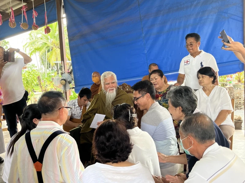 ดวงใจที่เห็นแจ้งต่อพุทธธรรม เพียงชั่งขณะจิตหนึ่งนั้น อาจจะสว่างโพล่ง สว่างไสว  ที่่ดับสิ้นอุปทานนได้โดยฉับพลันโดยเร็วได้ เช่นเดียวกัน