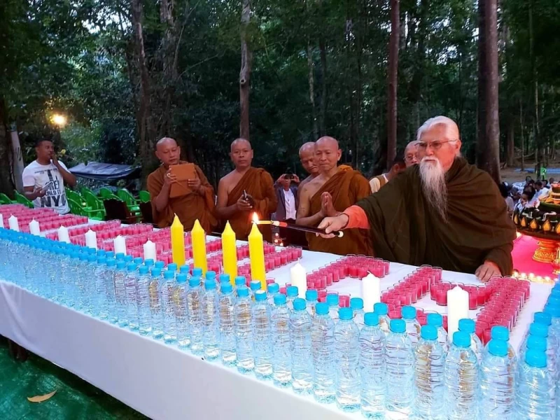 เพื่อนลวงใช้เพื่อนในนามมิตรสหาย หญิงชายใช้กายและใจของกันและกันในสนามความรัก อาจารย์แสวงหาศิษย์เพื่อสร้างชื่อเสียงเกียรติคุณ และศิษย์อาศัยใช้ชื่ออาจารย์หากิน.