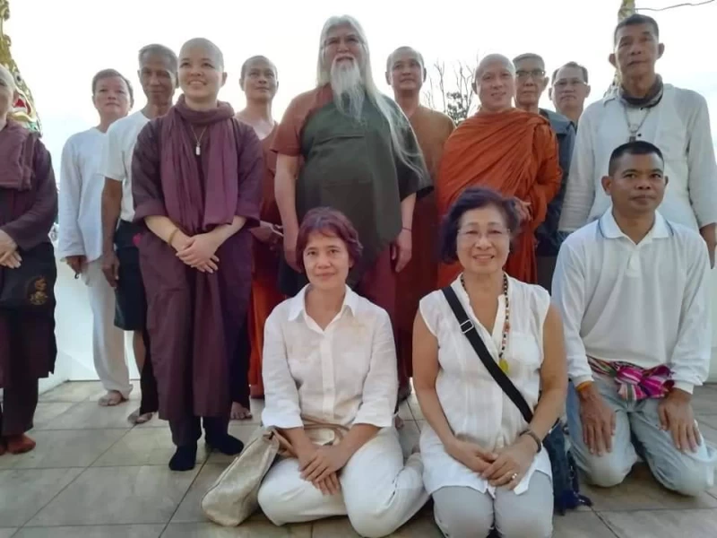 น้ำทีละหยดที่หยาดลงไปในภาชนะที่ลองรับไว้ดี ให้ภาชนะนั้นเต็มเปี่ยมได้ฉันใด ความดีที่เราเจริญให้ยื่งแล้ว แม้จะทำไว้น้อย แต่เจริญบ่อยๆก็เต็มเปี่ยมได้ฉันนัั้น.