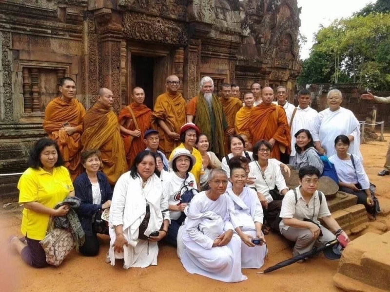 การจากเป็นของธรรมดา สิ่งที่ดำรงอยู่คือ ธรรม ผู้เข้าถึงธรรมย่อมพบพุทธ.