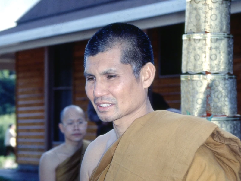 ทำให้ถูกต้อง  อย่าเป็นคนหูเบา แต่เป็นคนเบาหู จงทำตนเป็นคนเบาใจ แต่อย่าให้ใจเบา ทำตัวให้เป็นคนหนักแน่น อย่าเป็นคนหนักใจ