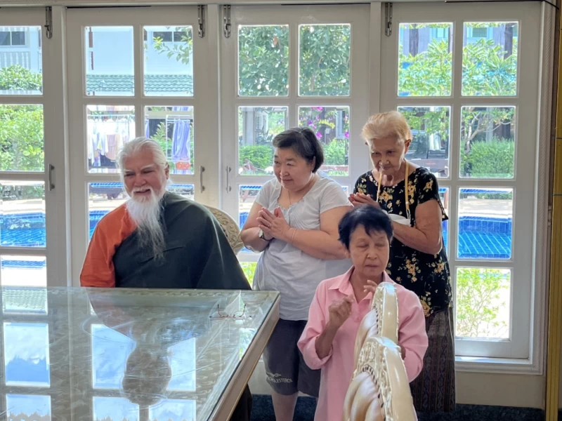 กาลเวลาย่อมกลืนกินสรรพสิ่งและตัวมันเองด้วย เราจึงอย่าประมาทเพราะเวลามันผ่านไปรวดเร็ว