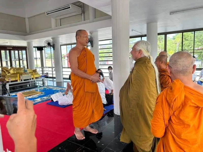 เมื่อเรารู้จักชีวิตแท้  ความตายเป็นเพียงลีลาอันงดงามแก่ดวงใจ  ใจพร้อมที่จะสลัดออกทุกเมื่อ