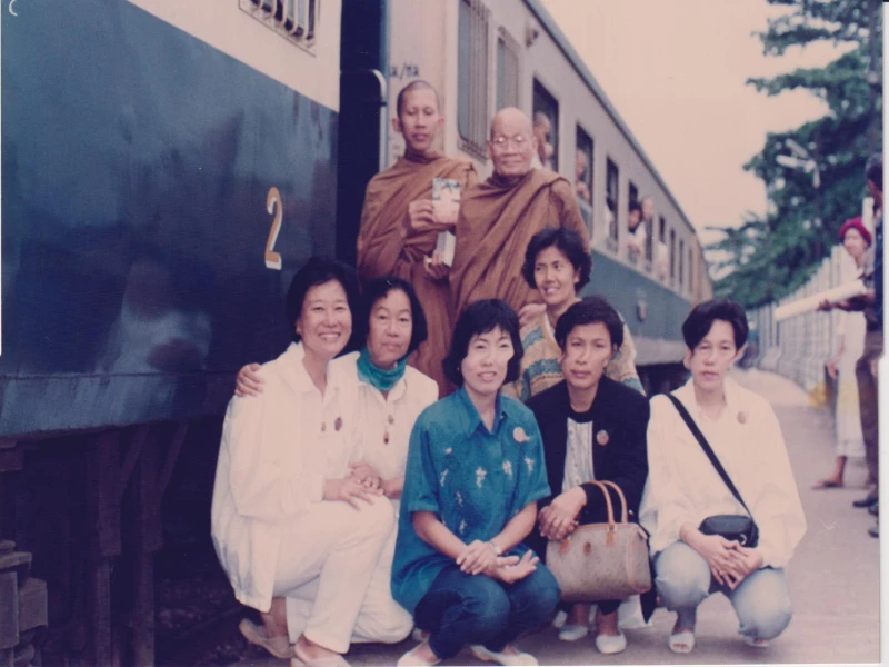 ตถาคตมีคุณและค่าลึก  ถ้าน้อมพิจารณานะท่านเอ๋ย   มีความหมายเพื่อปล่อยวางเท่านั้นเอย