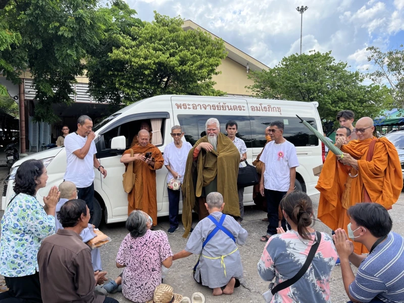 เรามีสองชีวิต ชีวิตจริงกับชีวิตปลอม ชีวิตปลอม คือ ปรุง ราคะ โทสะ โมหะ ชีวิตจริง