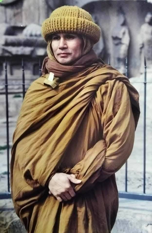 สันโดษ  ให้เห็นโทษในสิ่งที่ตนได้  และเห็นภัยในสิ่งที่ตนมี  แล้วจะได้ไม่เป็นทุกข์ในภายหลัง  แต่ความพอใจในสิ่งที่ตนมีอยู่นั่นแหละดี  ความพอใจของตนที่มีอยู่แล้วนั้นแล เป็นทรัพย์อันมีค่ามาก